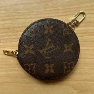 LOUIS VUITTON round zipped coin purse